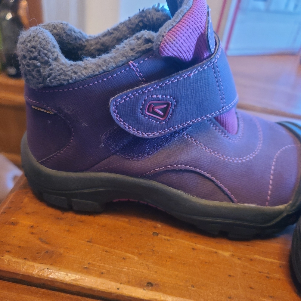 Keen hiking boots size 1 purple